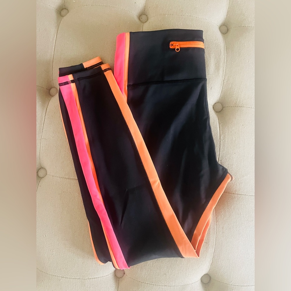 IVL COLLECTIVE ENGINEERED STRIPE AVTIVE LEGGING
